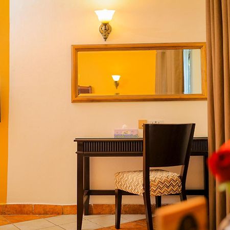 Colosseum Boutique Hotel & Spa Дар-эс-Саламе Экстерьер фото