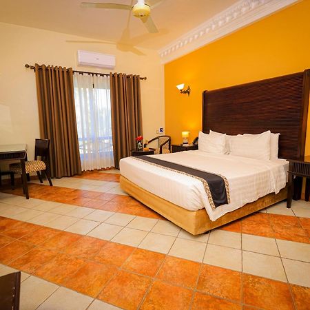 Colosseum Boutique Hotel & Spa Дар-эс-Саламе Экстерьер фото
