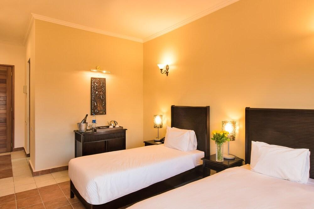Colosseum Boutique Hotel & Spa Дар-эс-Саламе Экстерьер фото